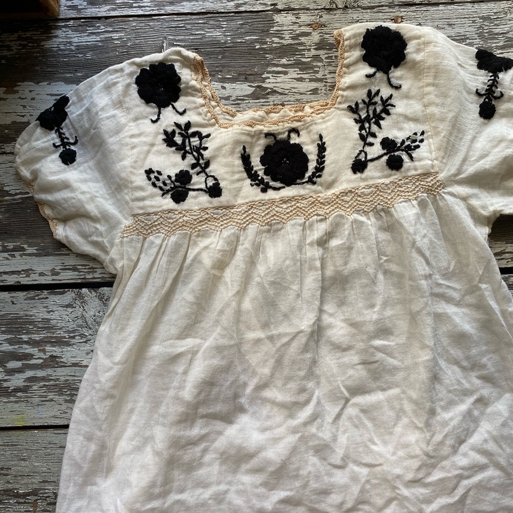 THML embroidered short sleeve top M